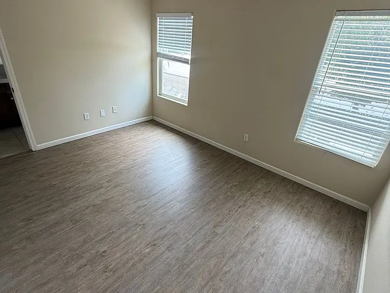 11425 Mondego Dr — Photo 32