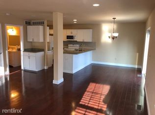 318 Stratford Ln #1, Lake Orion, MI
