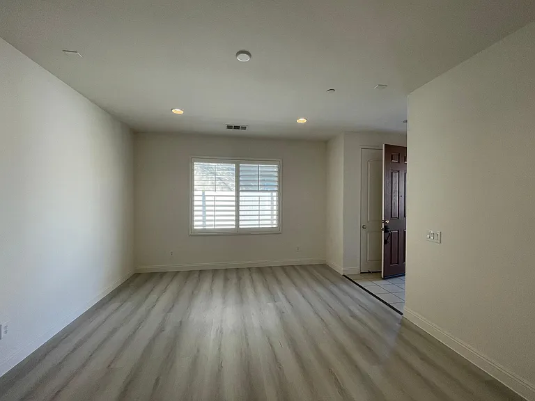 13935 Barnett Ln #B — Photo 7