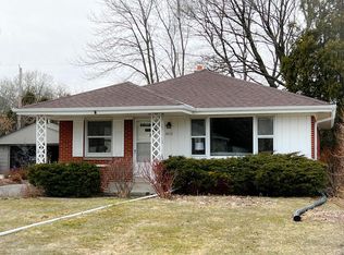 8055 N Seneca Rd, Fox Pt, WI 53217