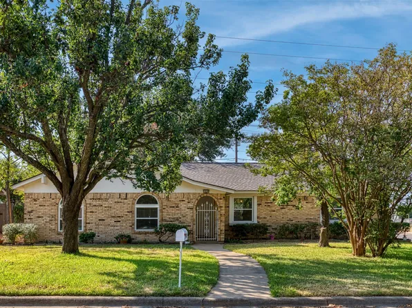 1000 Springdale Rd, Bedford, TX 76021