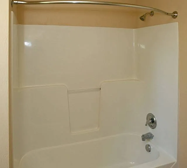 1931 Hilyard St - 2nd Full Bath 1931 Hilyard St - 2nd Full Bath