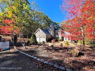 113 Silver Cloud Ln, Hazleton, PA 18202