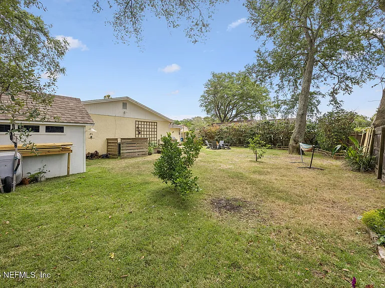 2638 Stern Dr N — Photo 25