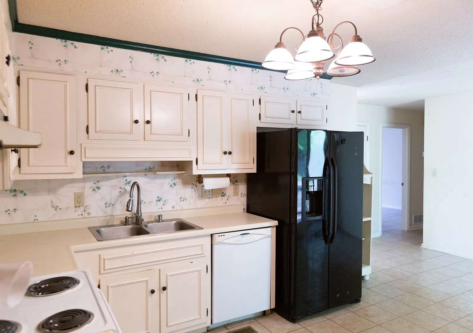 Available 3/2 house in Green Acres! — Photo 4