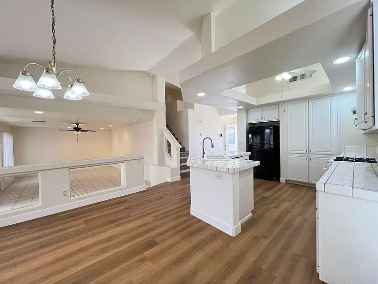 8704 Autumn Valley Ave — Photo 9