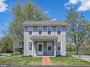 37 Locust St, Leola, PA 17540