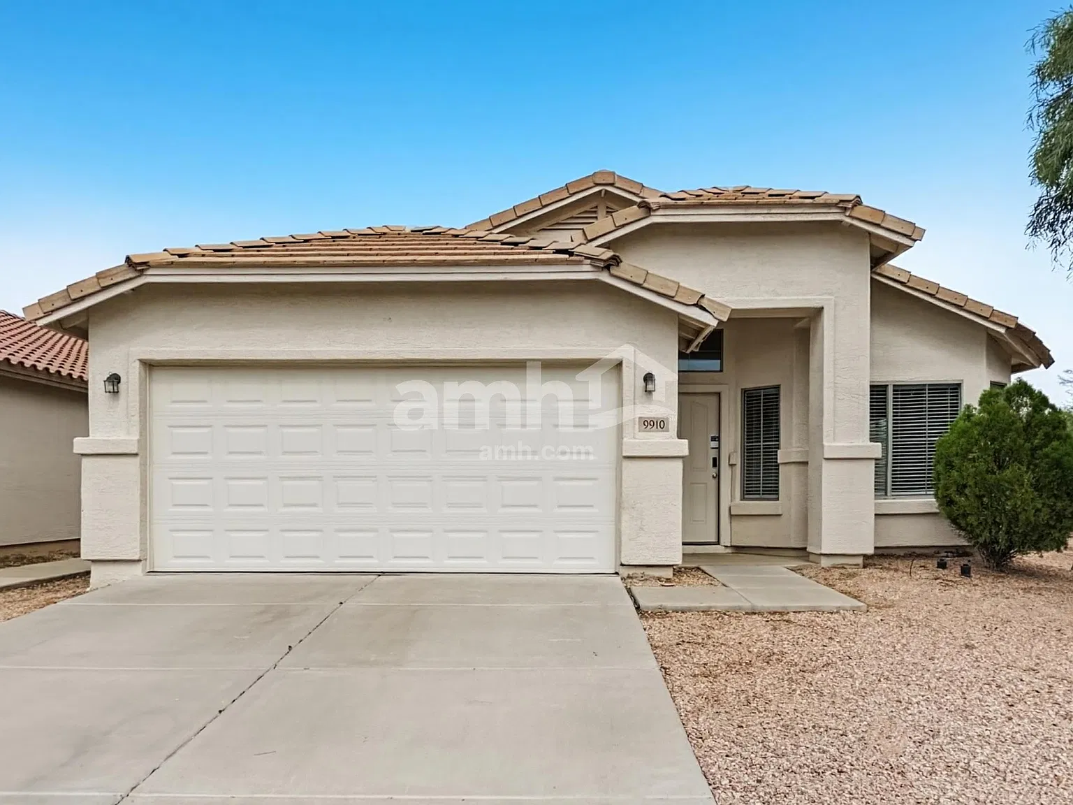 4 bed, 2.5 bath, 1870 sqft, $2,165 — Photo 1