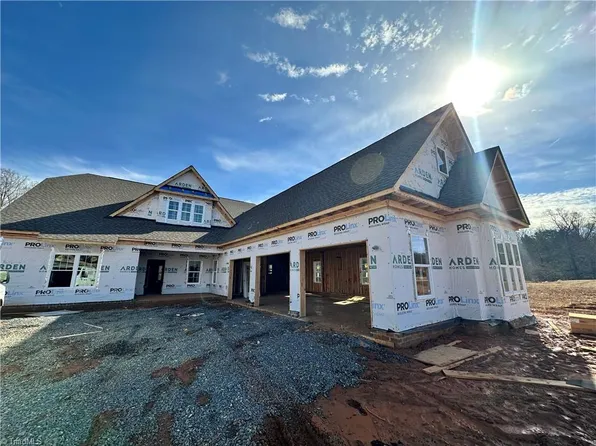 225 Grandworth Way, King, NC 27021