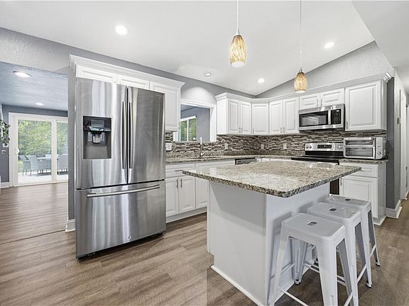 5th image of 4321 Fontana Ct