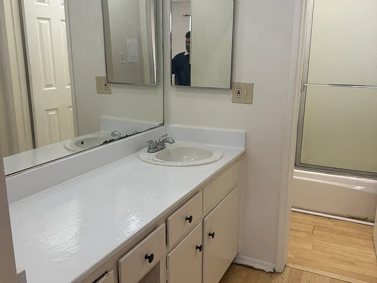 1025 N Mariposa Ave #8 — Photo 12
