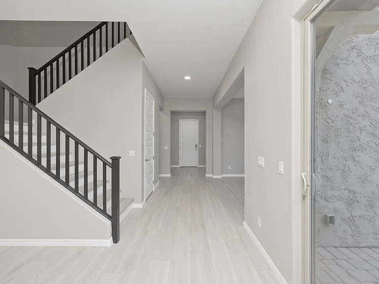 1039 E Boston St — Photo 6