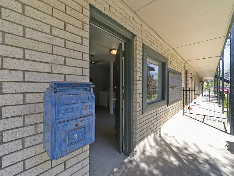 Belleview — Photo 7