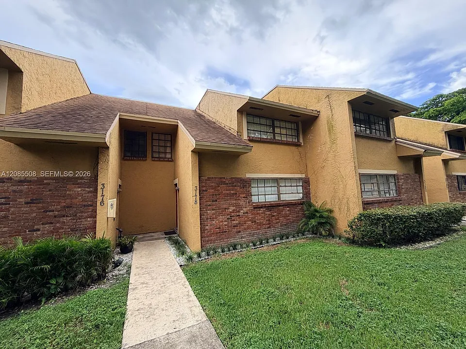 3178 N Pine Island Rd #805
