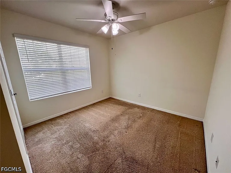 212 SW 25th Ave — Photo 3