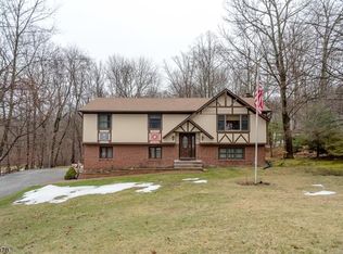 5 Hunters Ln, Byram Township, NJ 07821