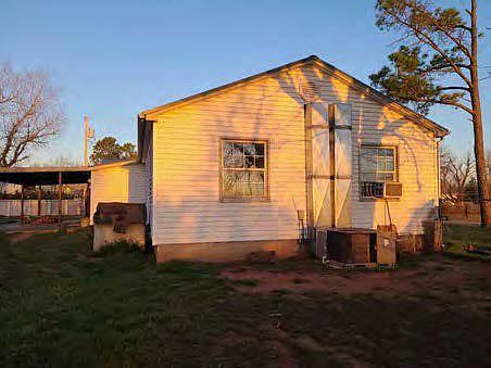 4th image of 200 E Riddle Rd