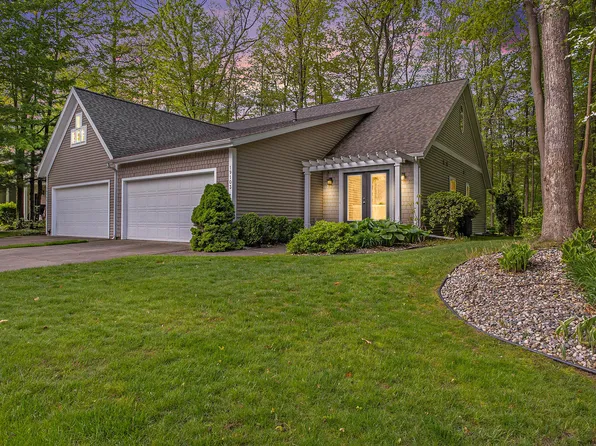 19103 Gildner Creek Ct, Spring Lake, MI 49456