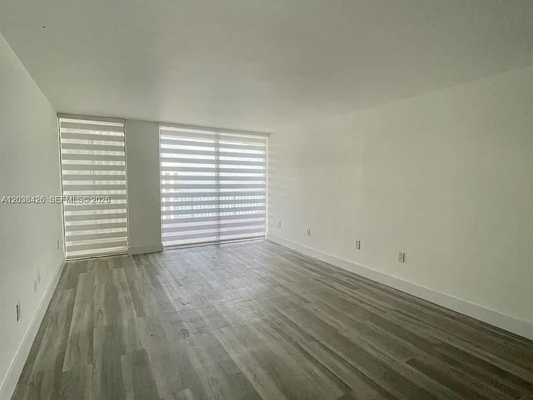 555 NE 15th St #33E — Photo 5