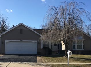 1020 Weeping Willow Dr, Wheeling, IL 60090
