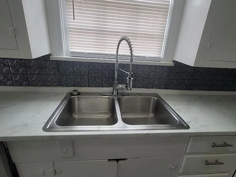 103 E Robinson Pl — Photo 9