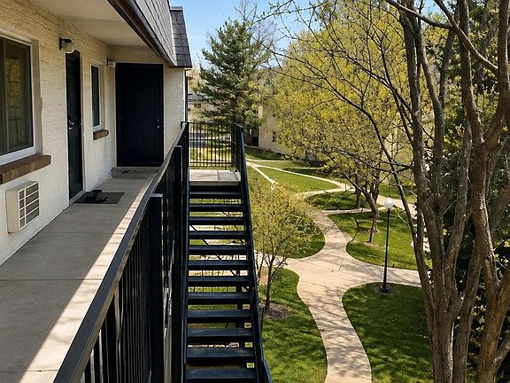 3rd image of 2225 S Jasmine Street #302