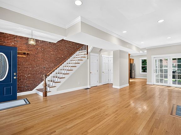 4th image of 35 Lowell St #35