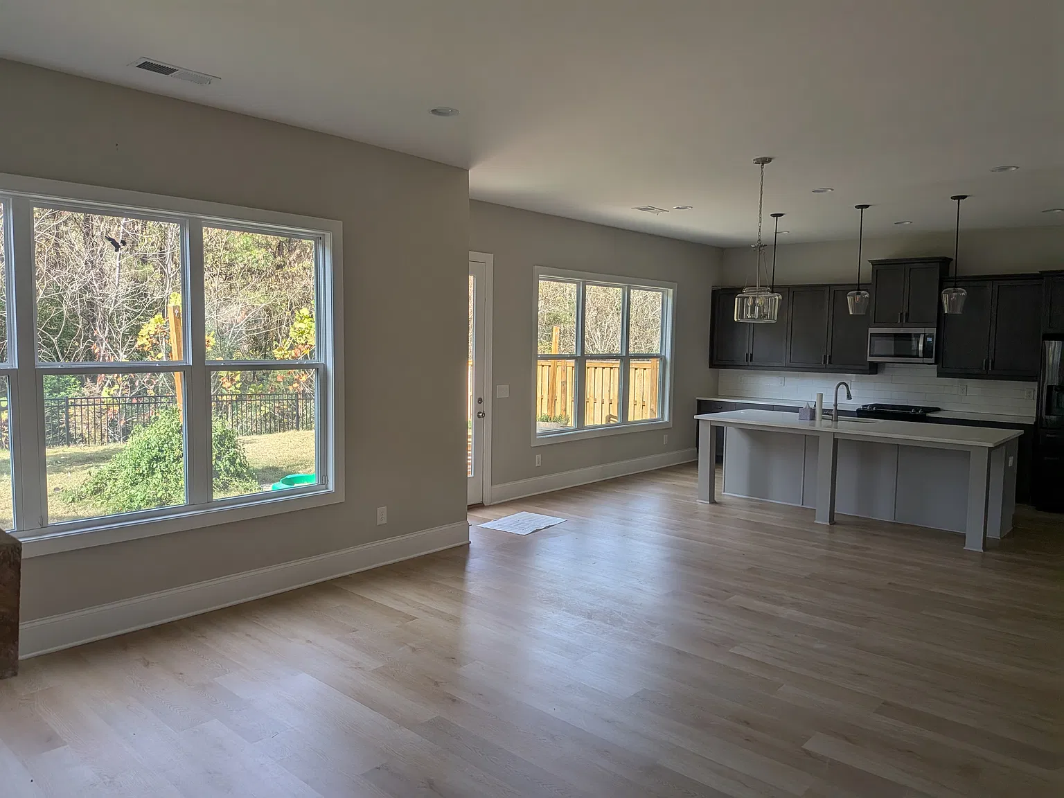 4 bed, 3.5 bath, 2907 sqft, $4,300 — Photo 2