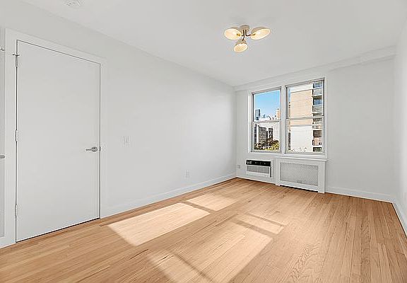 5th image of 200 E 17th St APT 4D