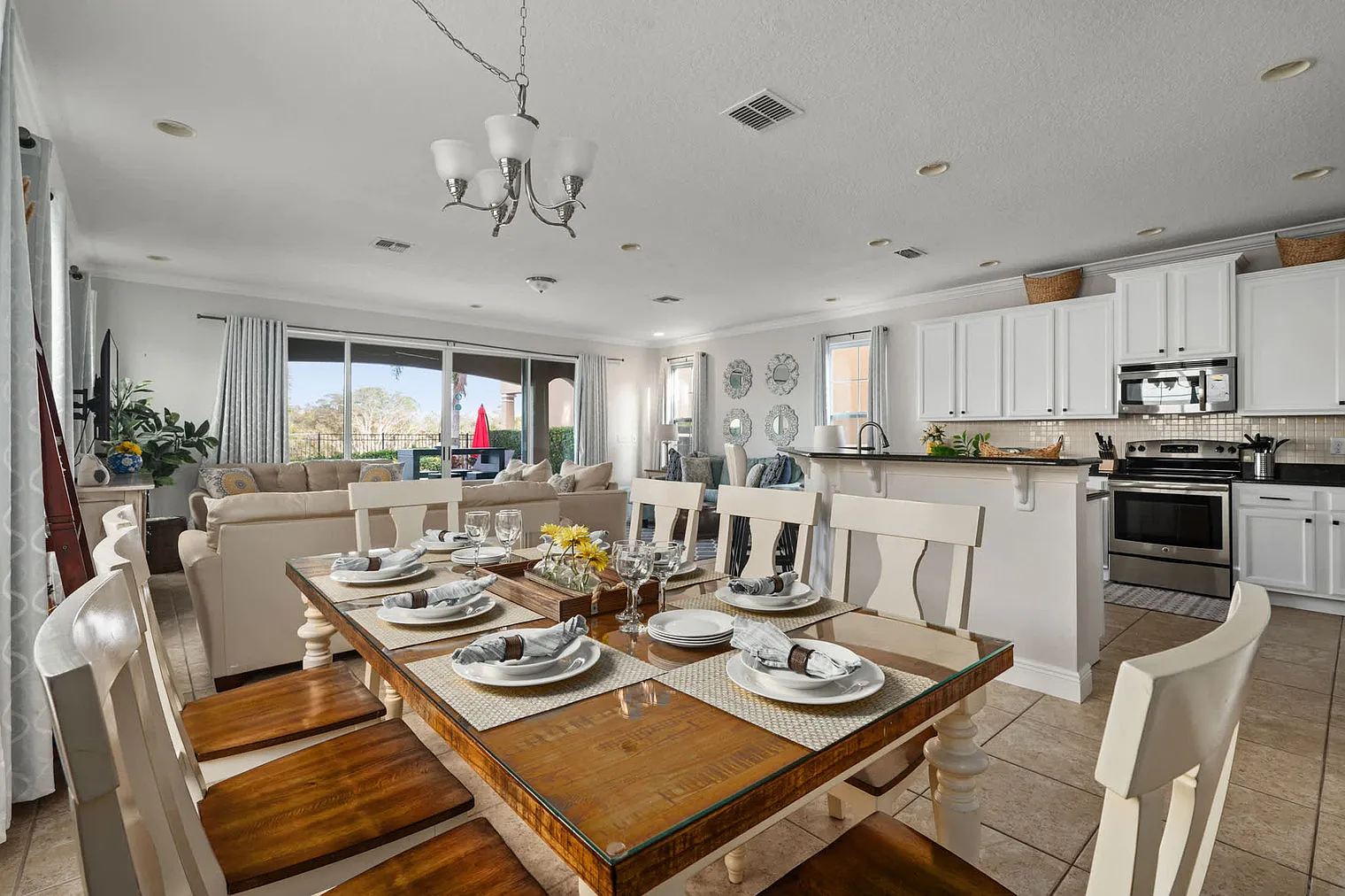 5 bed, 4.0 bath, 3143 sqft, $9,818 — Photo 2
