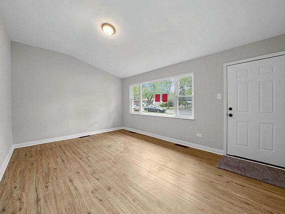 3rd image of 1546 Stanley Blvd