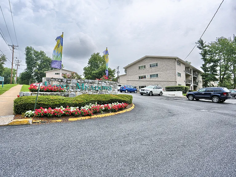 Long Meadows Apartments — Photo 4