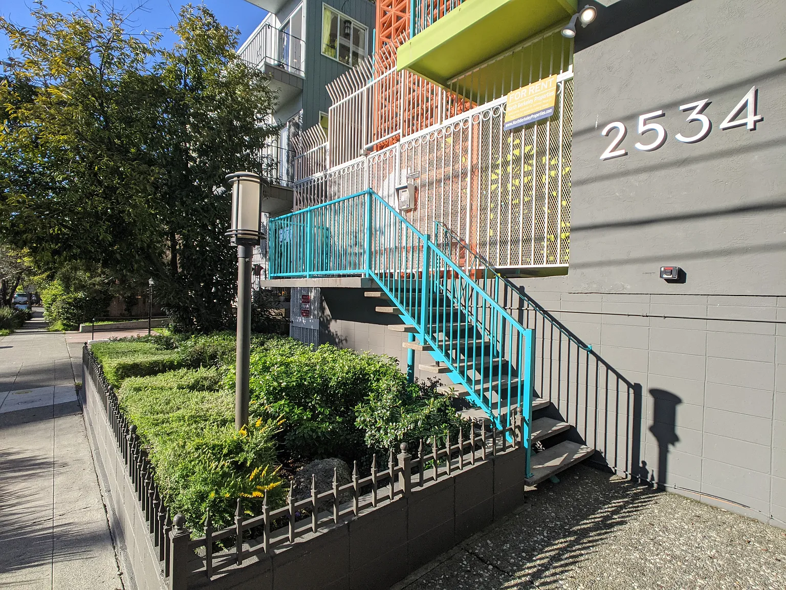 2534 Benvenue Ave — Photo 2