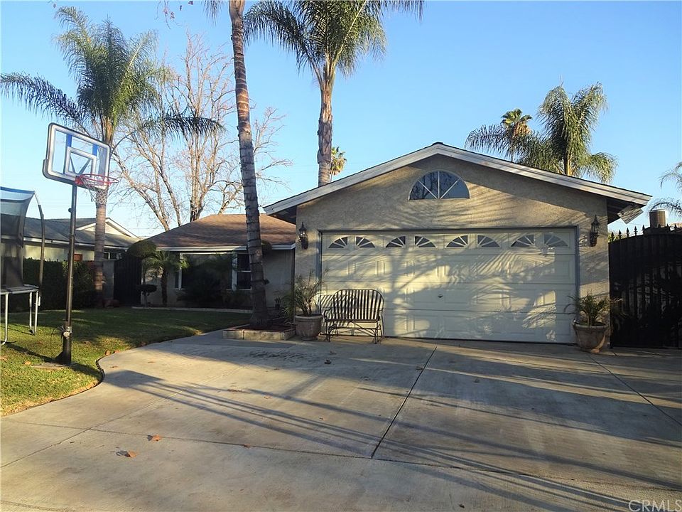 1st image of 1008 N Siesta Ave