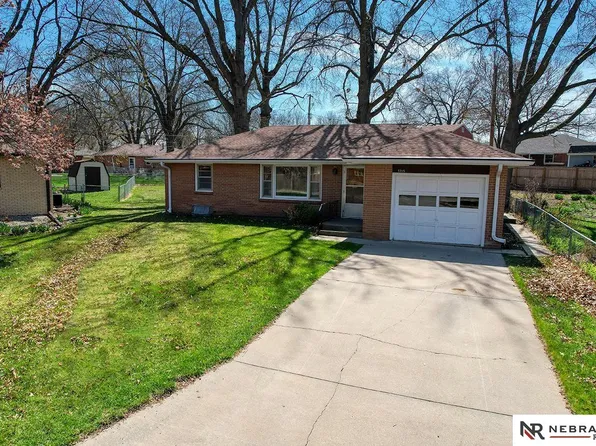 5715 Glade Cir, Lincoln, NE 68506
