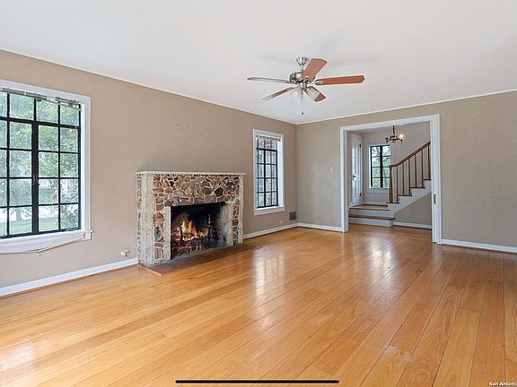 5th image of 425 & 427 N RIVER ST