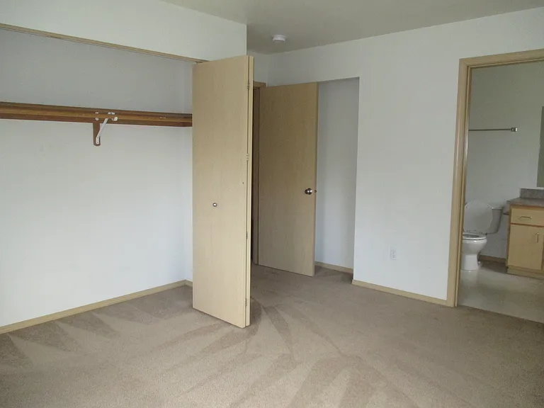 932 NW Anjni Cir — Photo 16