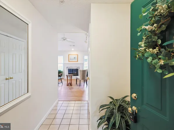 12005 Taliesin Pl APT 35, Reston, VA 20190