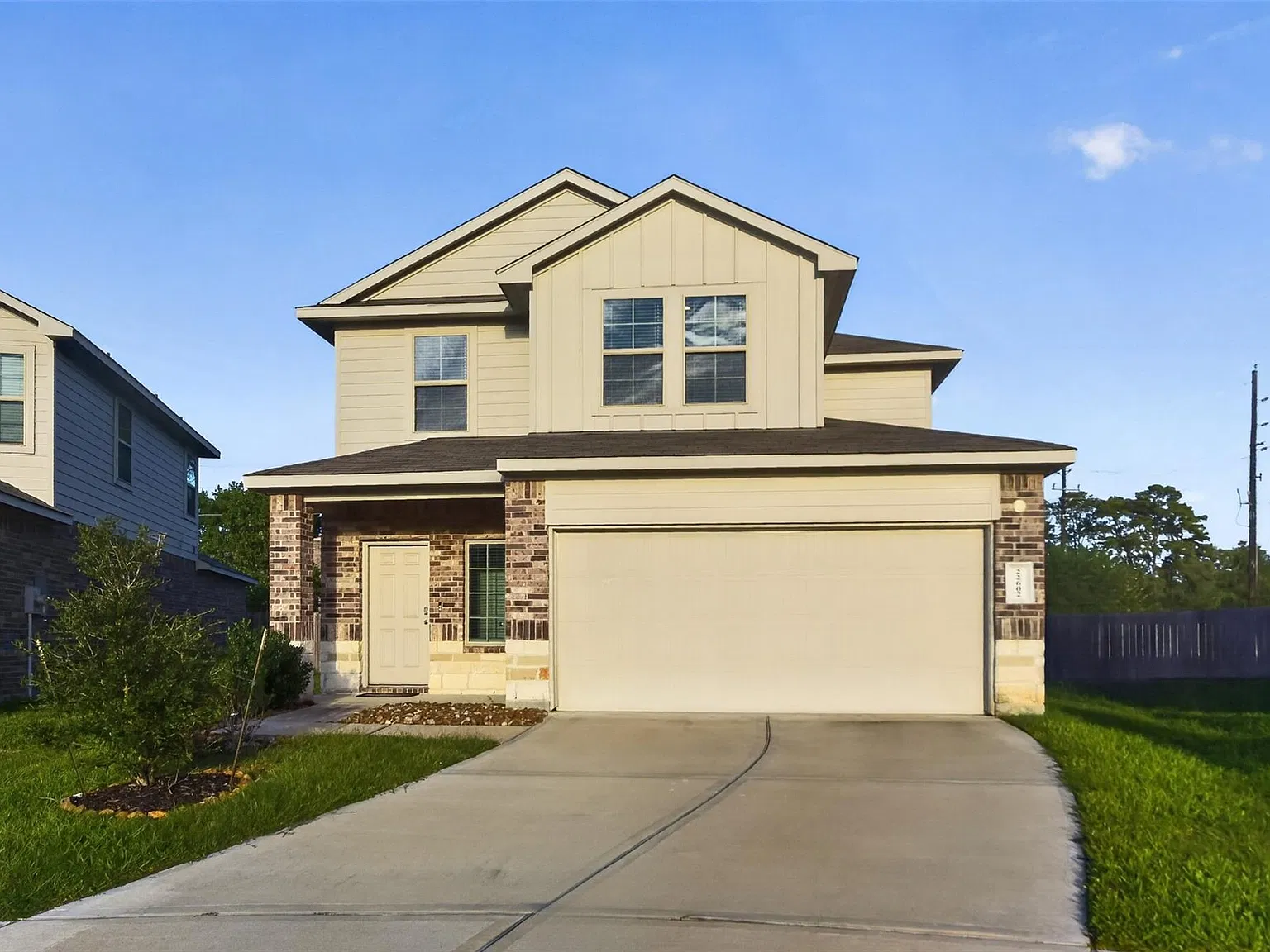4 bed, 2.5 bath, 2161 sqft, $2,250 — Photo 1