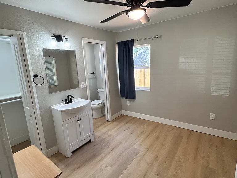 2959 S Elm St — Photo 23