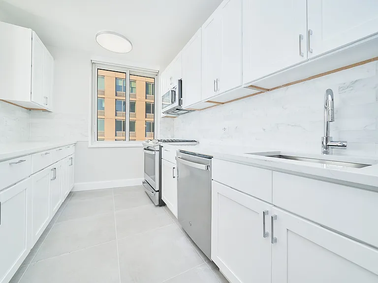 140 Riverside Blvd #1209 — Photo 5