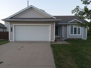 9225 Ridgeview Dr, Johnston, IA 50131