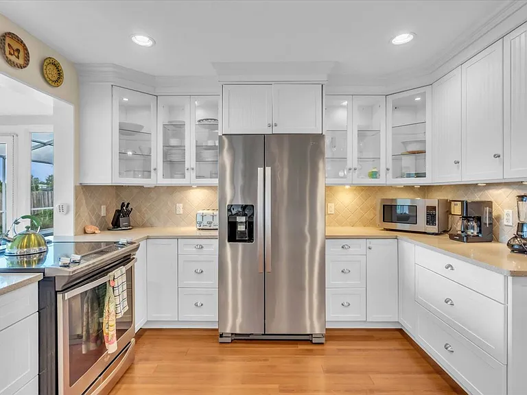 2732 Valencia Dr — Photo 6