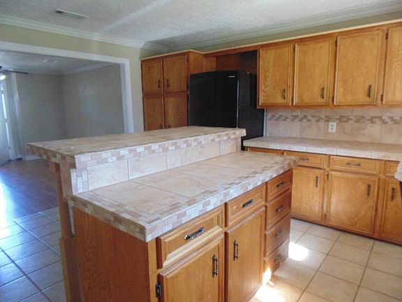 5th image of 2111 Avenue F