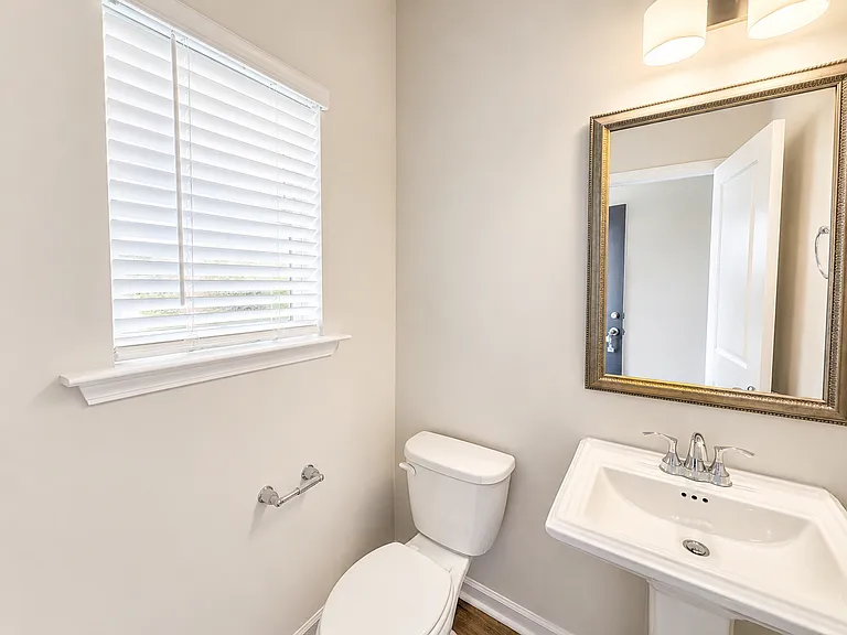 712 Camperdown Way — Photo 4