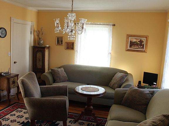 5th image of 47 Sanford St