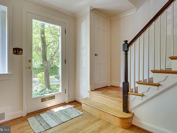5th image of 805 Chetworth Pl