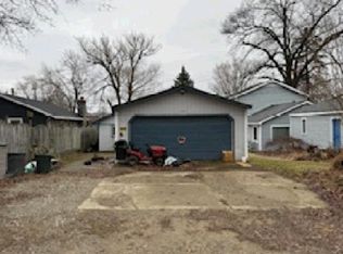 1944 Clubview Dr, Highland, MI 48356