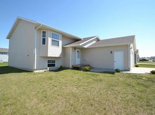 6120 Reily Rd, Bismarck, ND 58504