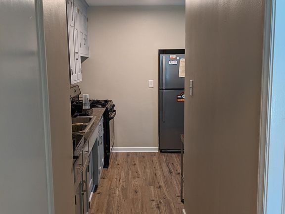 5th image of 838 23rd Ave SE